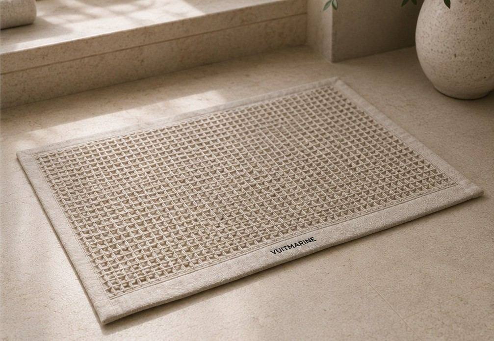 Bath mat in waffle linen
